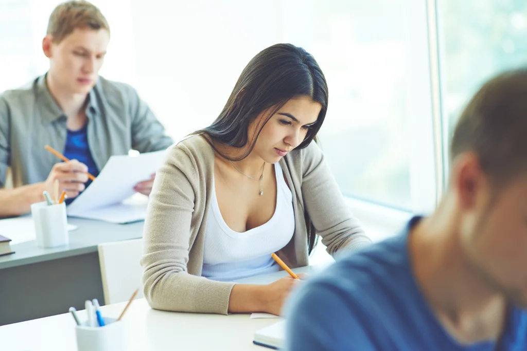 estudiante con certificado toefl en estados unidos